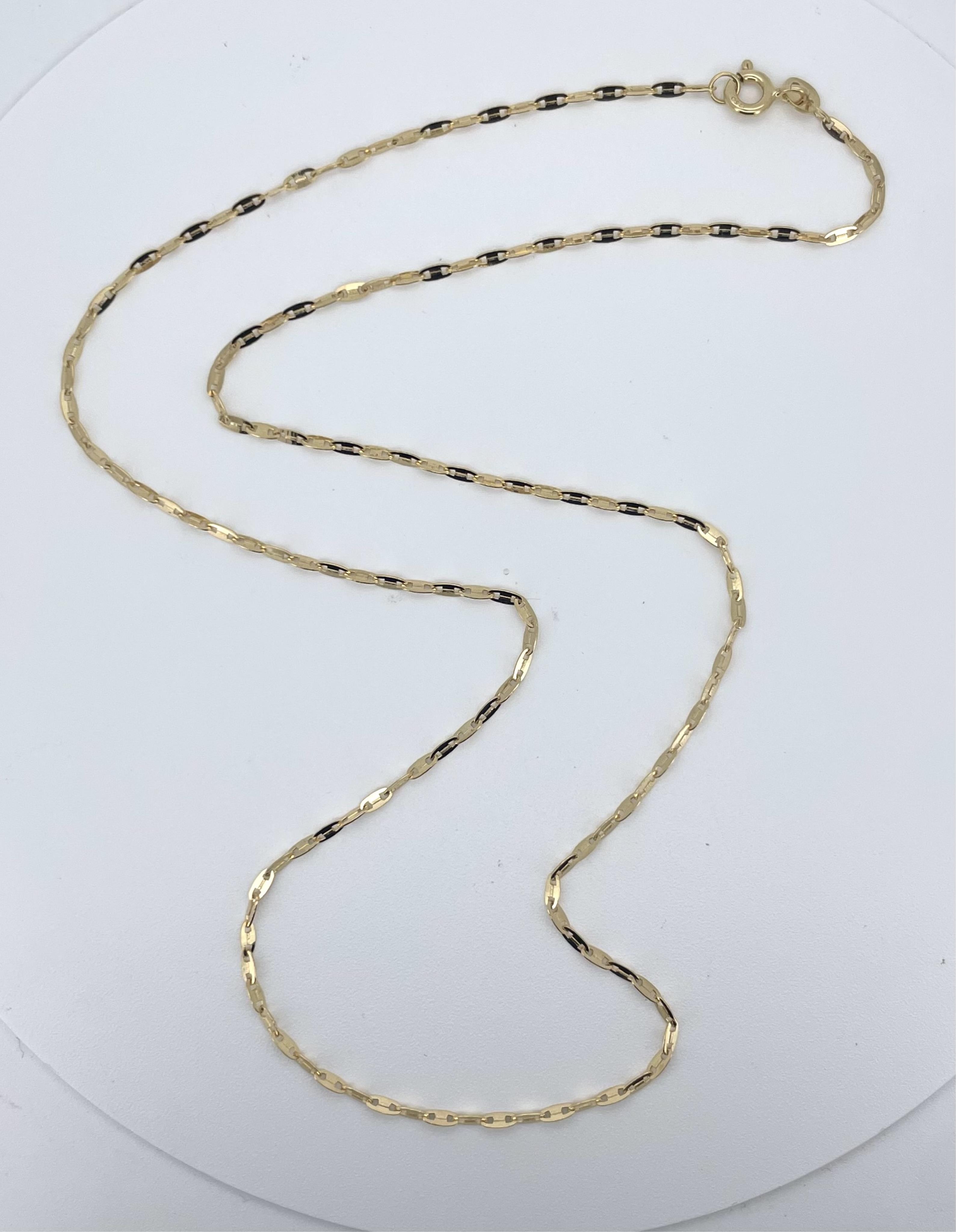 A modern 750 yellow metal chain, 43cm, 2.9 grams.